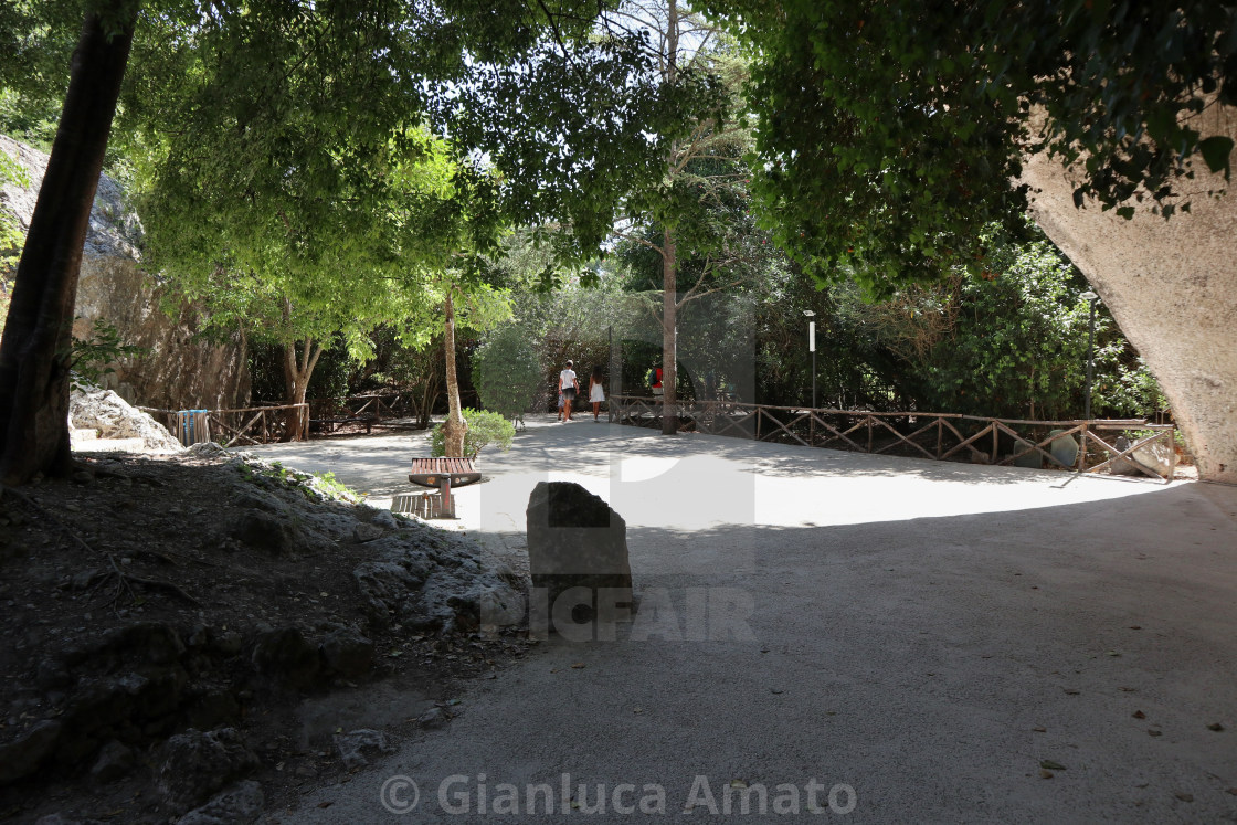 "Siracusa - Sentiero nel Parco Archeologico della Neapolis" stock image