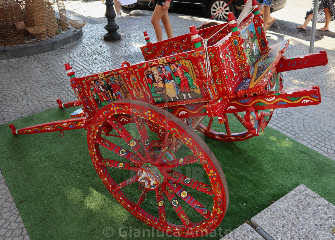 "Siracusa - Carretto siciliano sul marciapiede" stock image