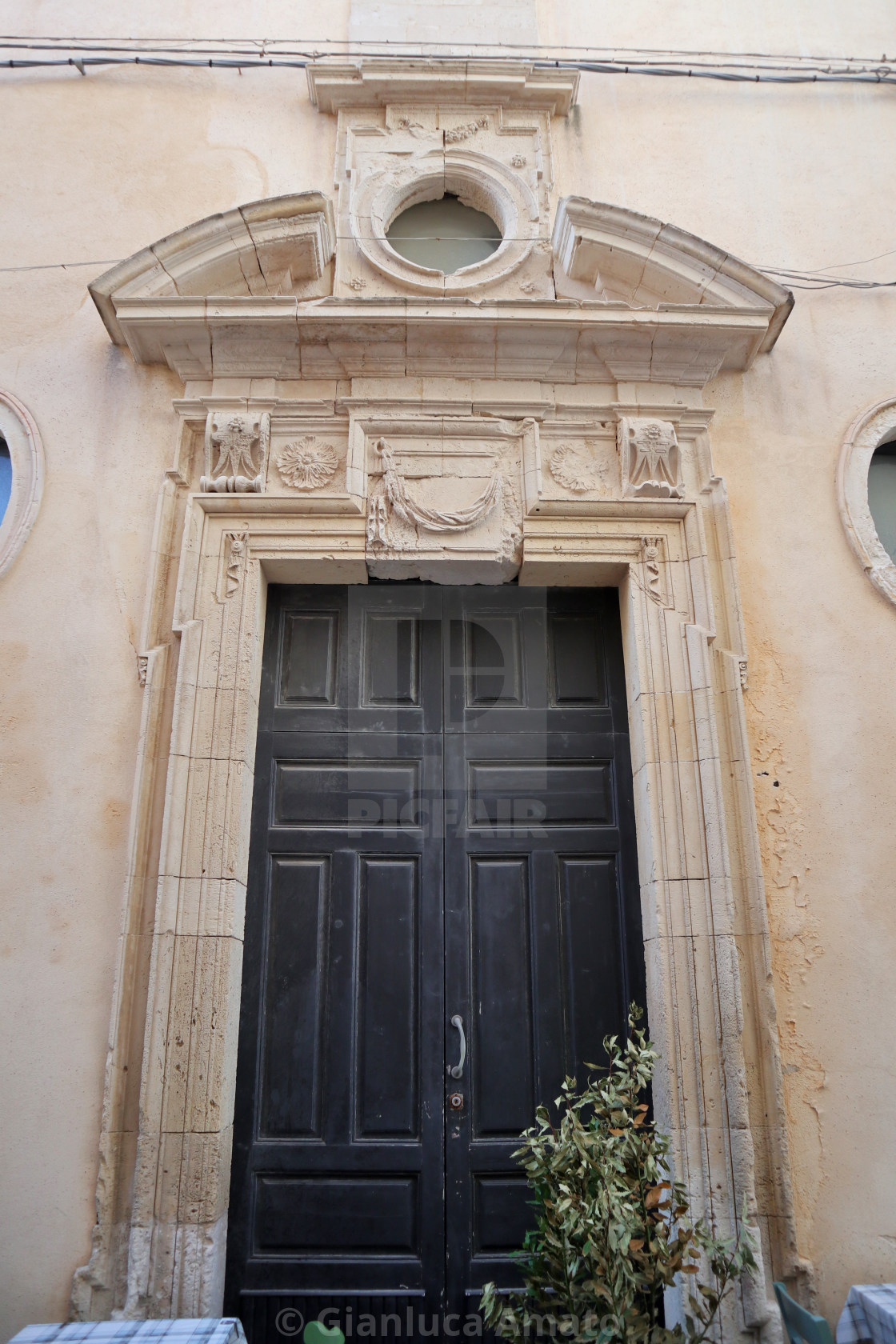 "Siracusa - Portale della Chiesa di Gesù e Maria" stock image