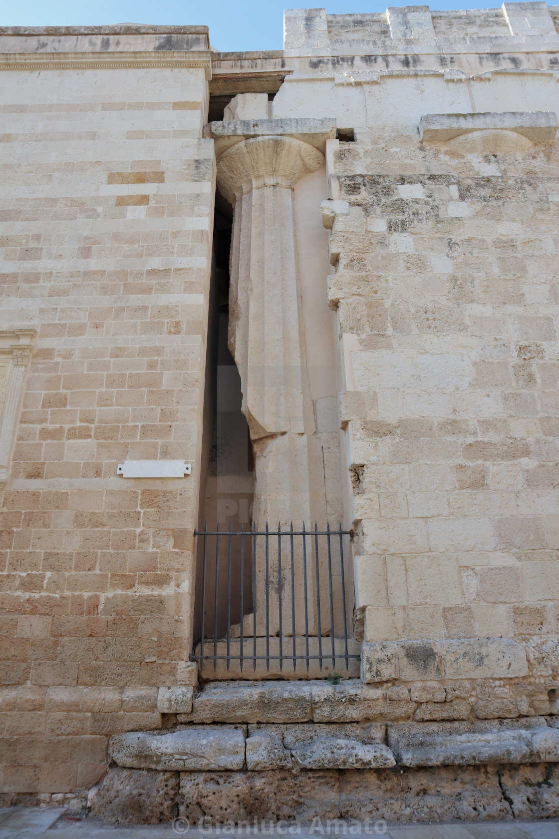 "Siracusa - Colonna del Duomo" stock image