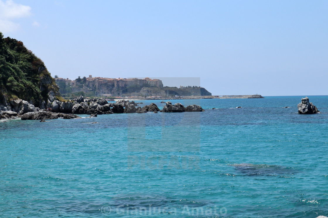 "Parghelia - Scorcio di Tropea dalla Spiaggia di Michelino" stock image