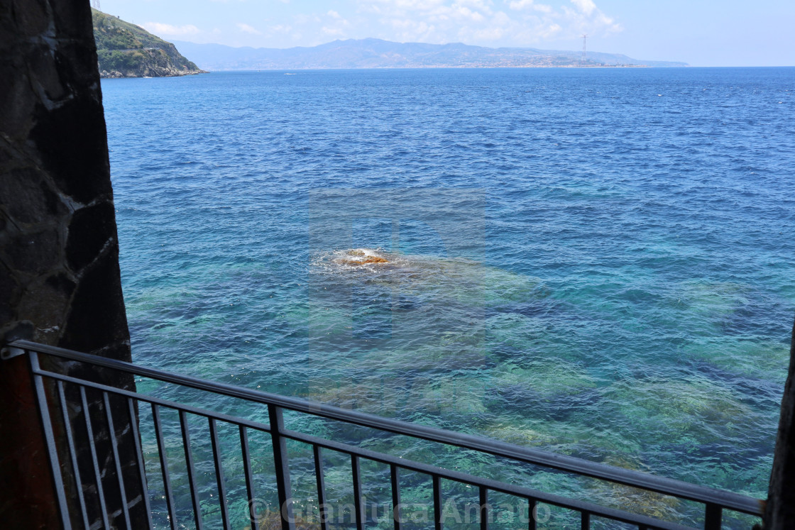 "Scilla - Scorcio panoramico dalla strada costiera porticata" stock image