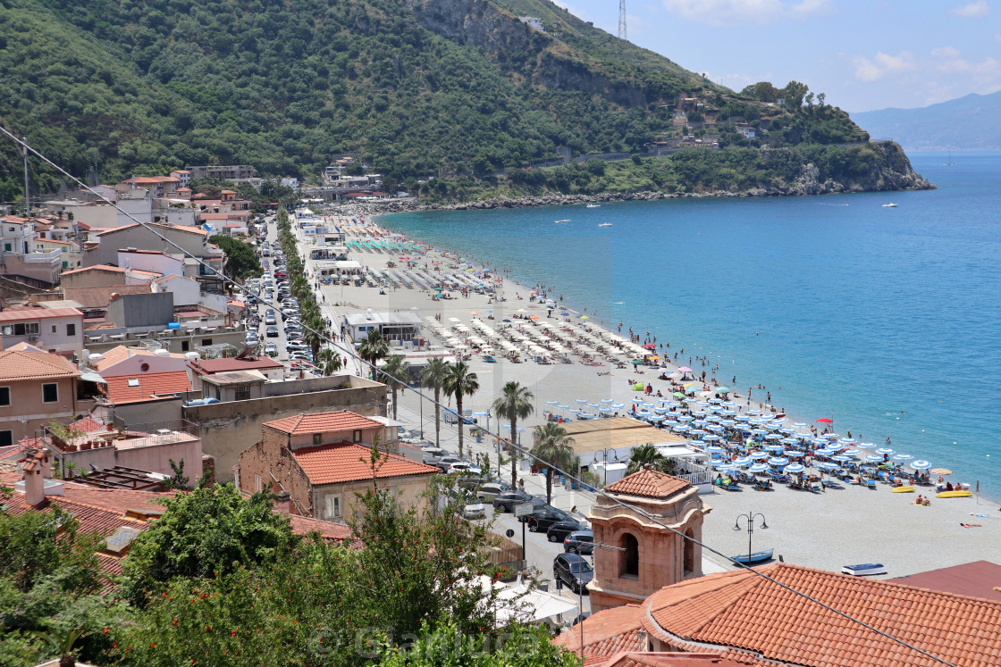 "Scilla - Scorcio delle spiagge dalla strada statale" stock image