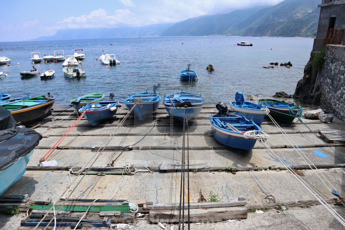 "Scilla - Barche ormeggiate sul molo" stock image