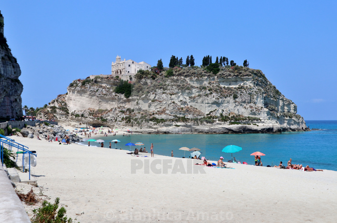 "Tropea - Spiaggia della Rotonda da Via Lungomare" stock image