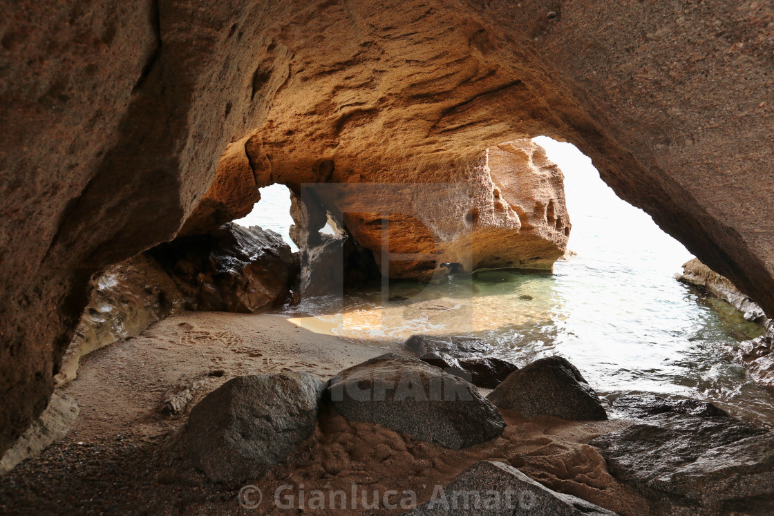 "Tropea - Grotta della spiaggia di Marina dell'Isola." stock image