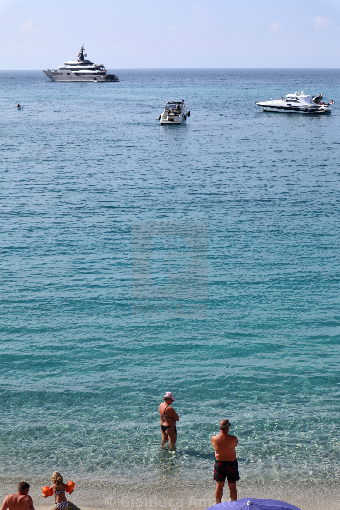 "Tropea - Turisti a Spiaggia della Rotonda" stock image