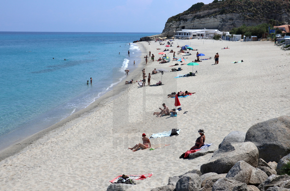 "Tropea - Turisti sulla Spiaggia della Rotonda" stock image