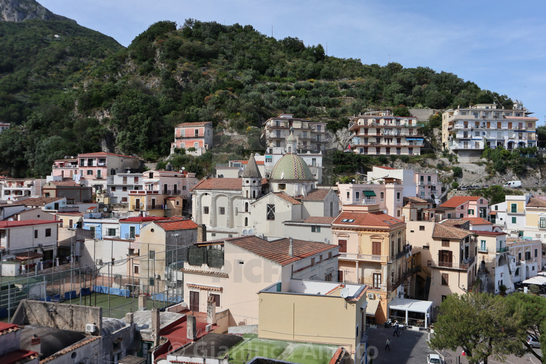 "Cetara - Panorama del borgo dalla strada costiera" stock image