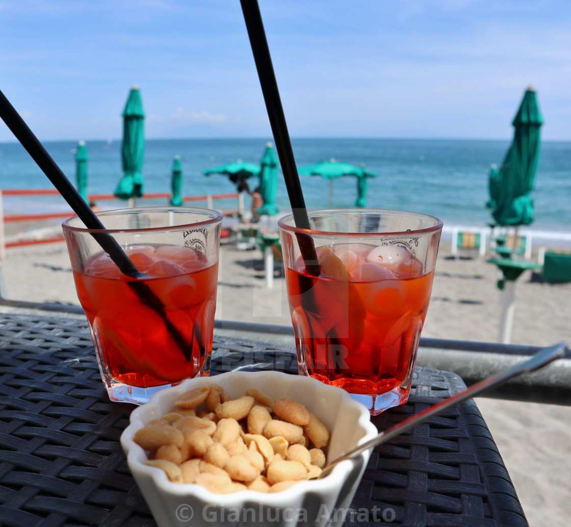 "Erchie – Aperitivo al bar del lido" stock image