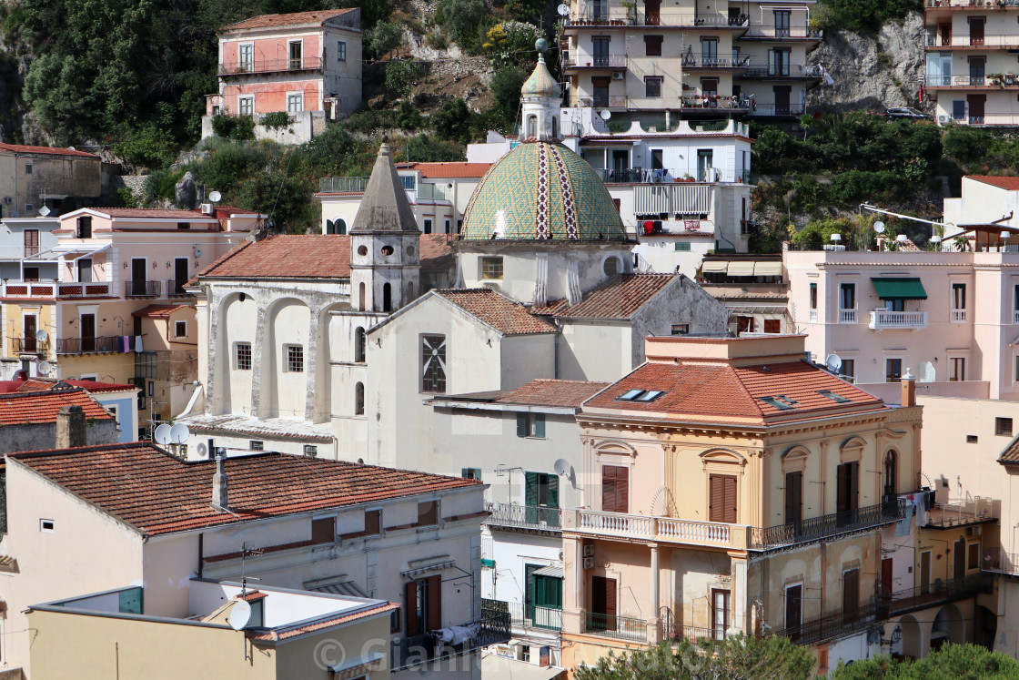 "Cetara - Scorcio della Chiesa di San Pietro Apostolo dalla strada costiera" stock image