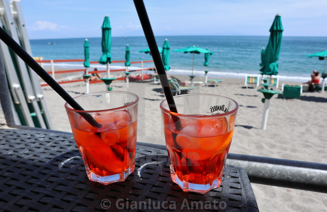 "Erchie – Aperitivo per due al bar del lido" stock image