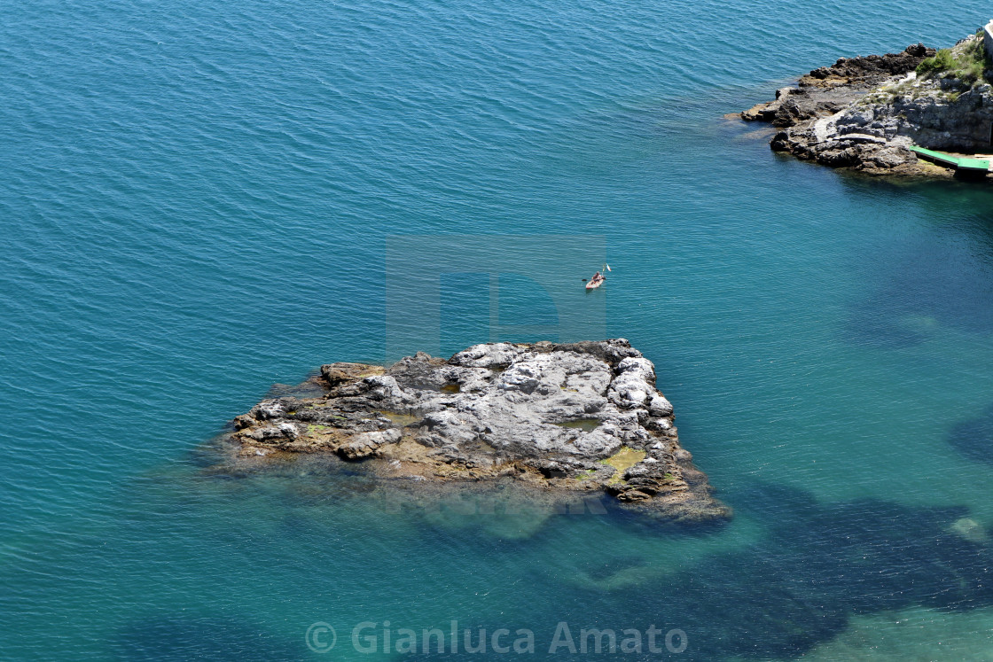 "Erchie - Scoglio alla Spiaggia del Cauco dalla strada costiera" stock image