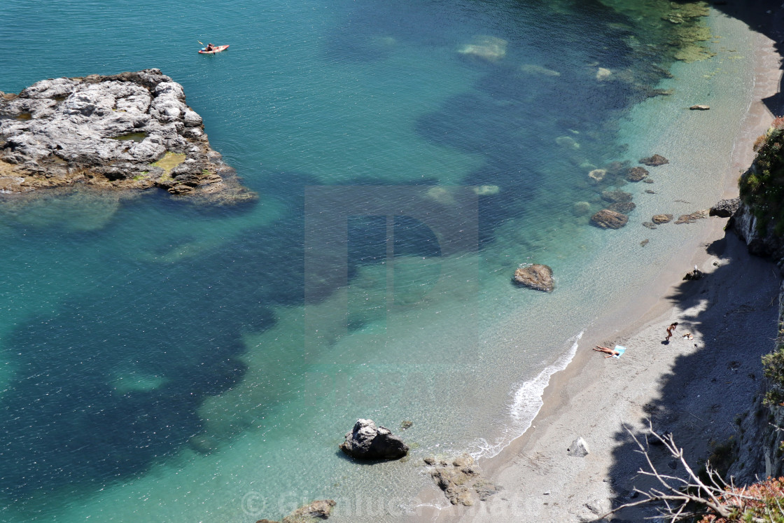 "Erchie - Fondale della Spiaggia del Cauco dalla strada costiera" stock image