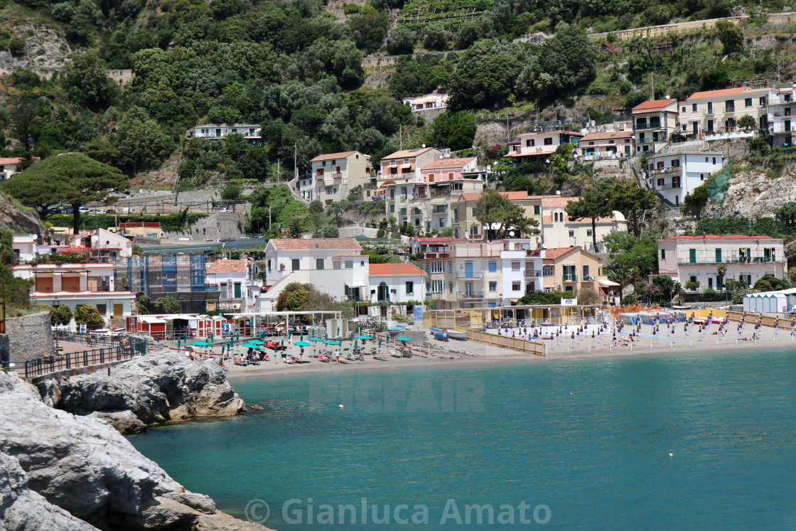 "Erchie - Scorcio del borgo dalla cava abbandonata" stock image