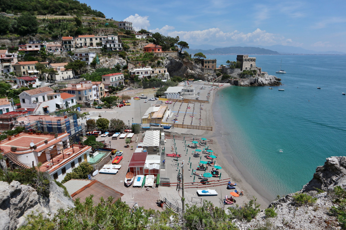 "Erchie - Scorcio delle spiagge dalla cava abbandonata" stock image