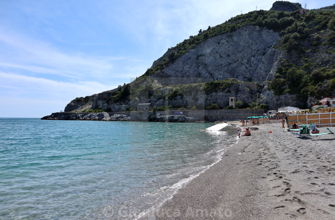 "Erchie - Scorcio della cava abbandonata dell'ex Italsider dalla spiaggia" stock image