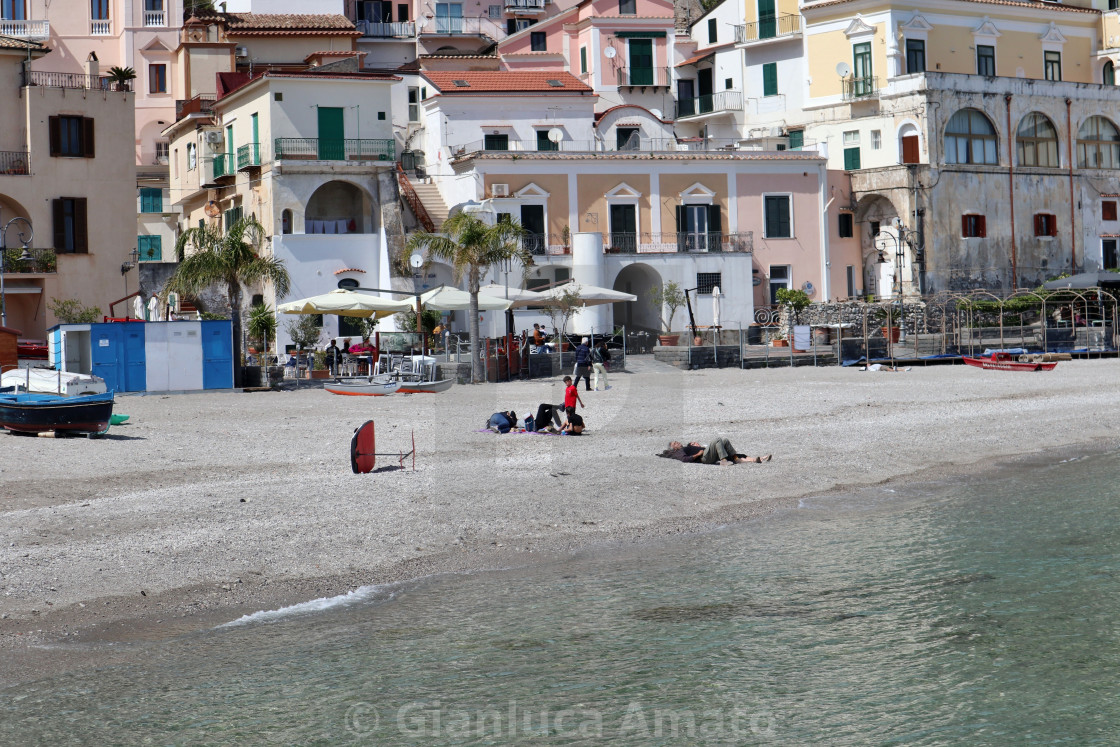 "Cetara - Turisti sulla Spiaggia della Marina" stock image