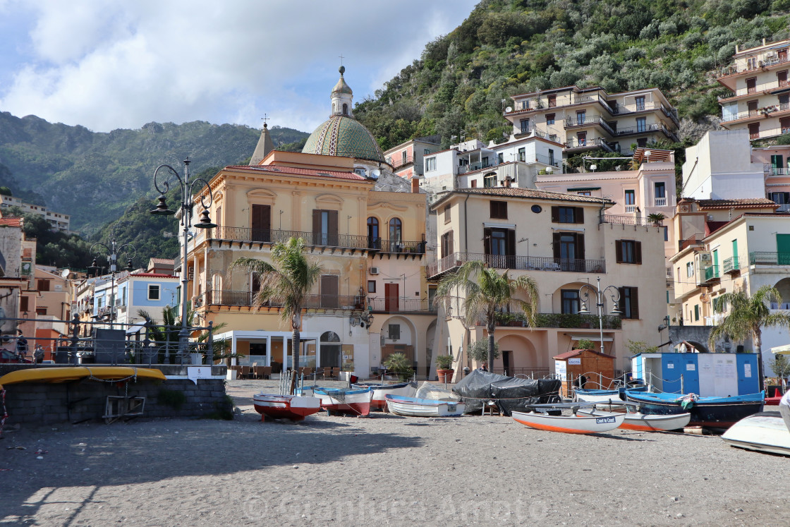 "Cetara - Scorcio del borgo dalla Spiaggia della Marina" stock image