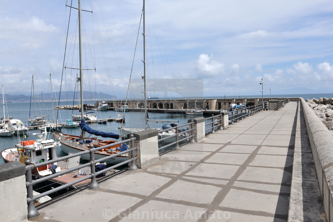 "Cetara - Pontile sopraelevato del porto" stock image