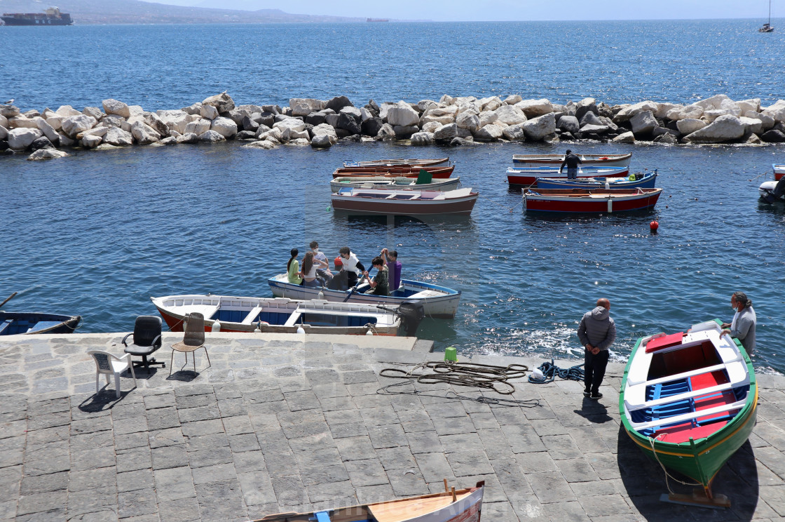 "Napoli - Turisti in barca a remi al molo di Via Nazario Sauro" stock image