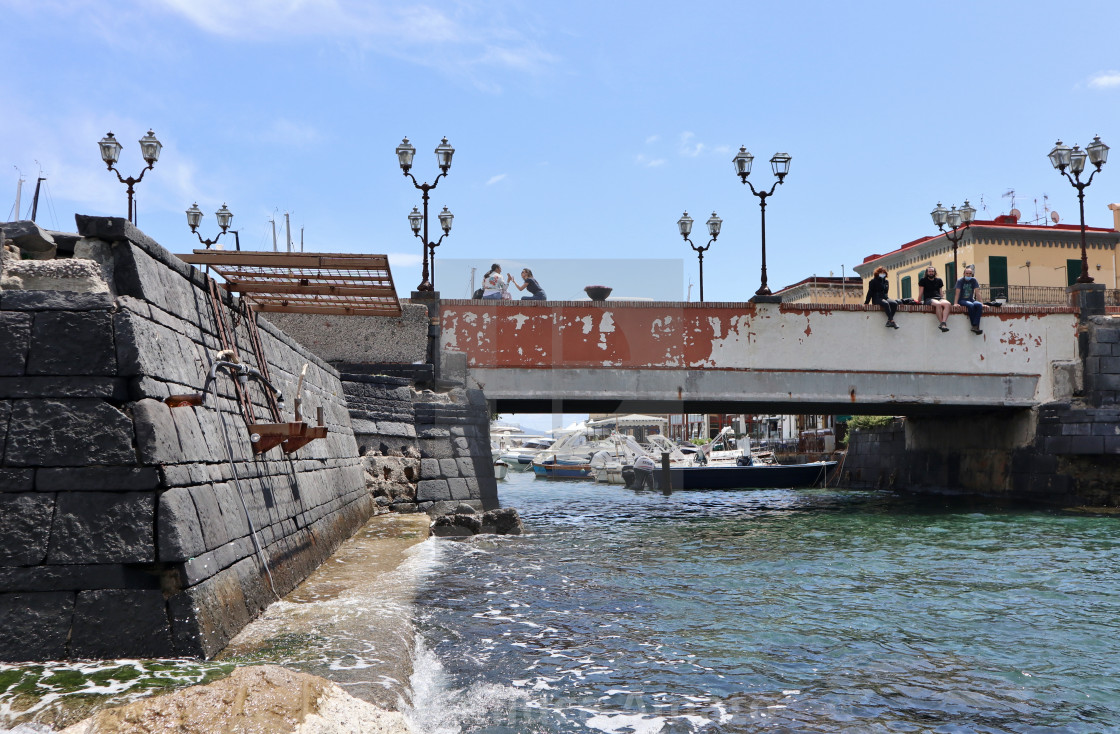 "Napoli - Ponticello di Castel dell'Ovo dalla barca" stock image