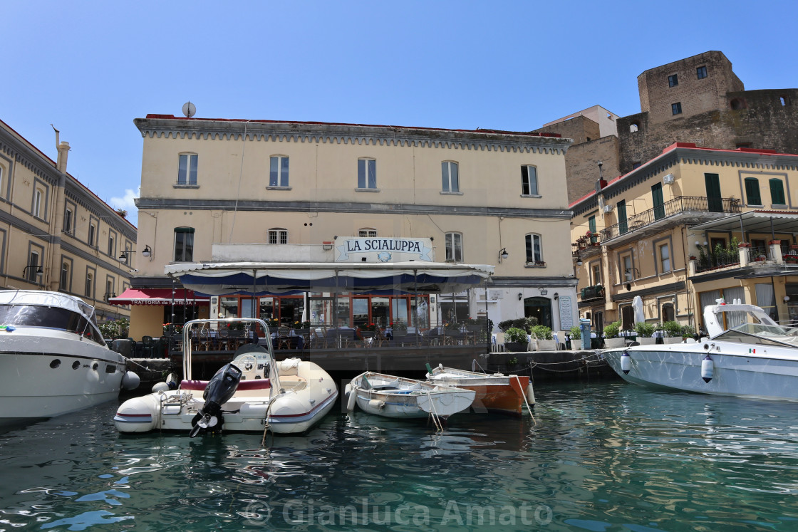 "Napoli - Ristorante al Borgo Marinari dalla barca" stock image