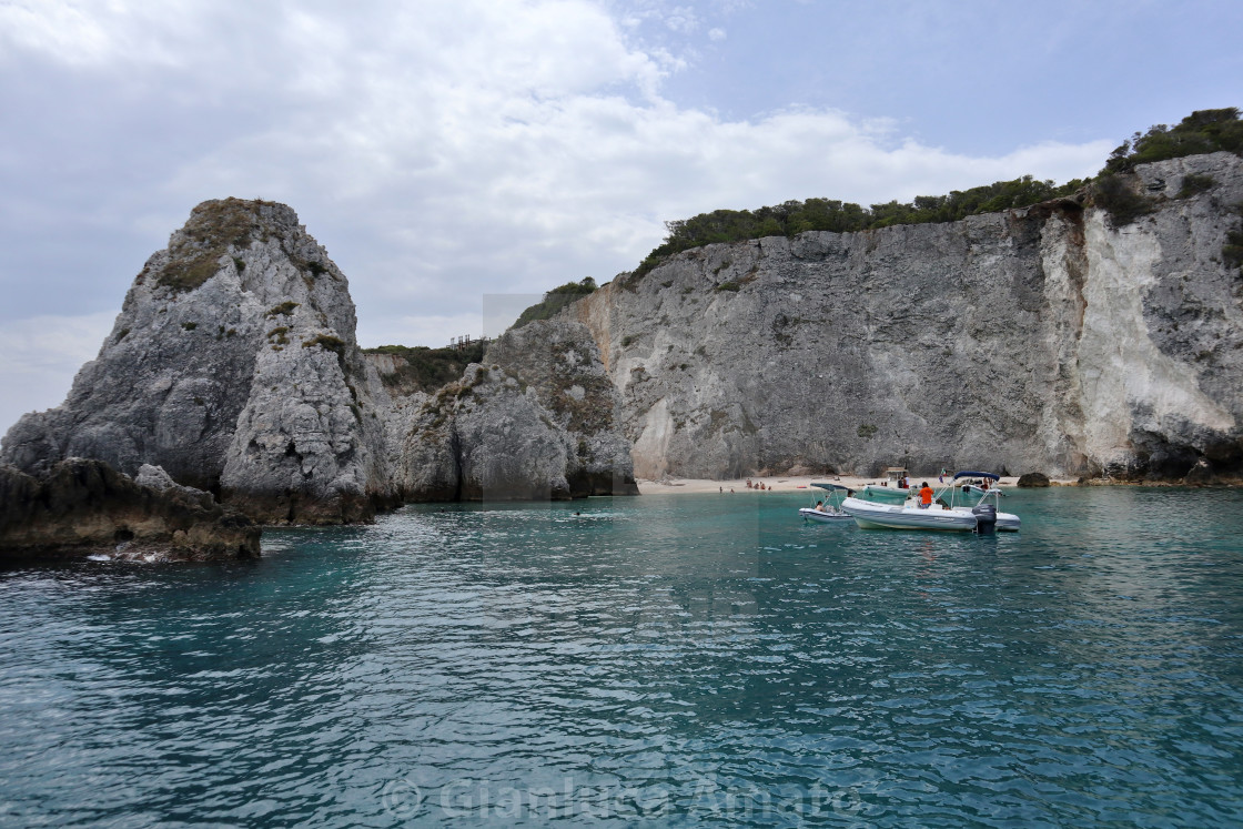 "Isole Tremiti - Barca di Turisti tra gli Scogli dei Pagliai" stock image