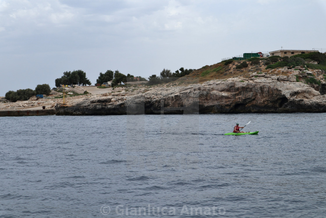 "Isole Tremiti - Turista in canoa presso Punta Secca" stock image