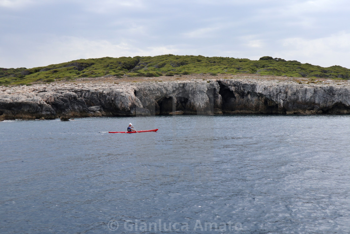 "Isole Tremiti - Turista in canoa presso Cala Tamariello" stock image