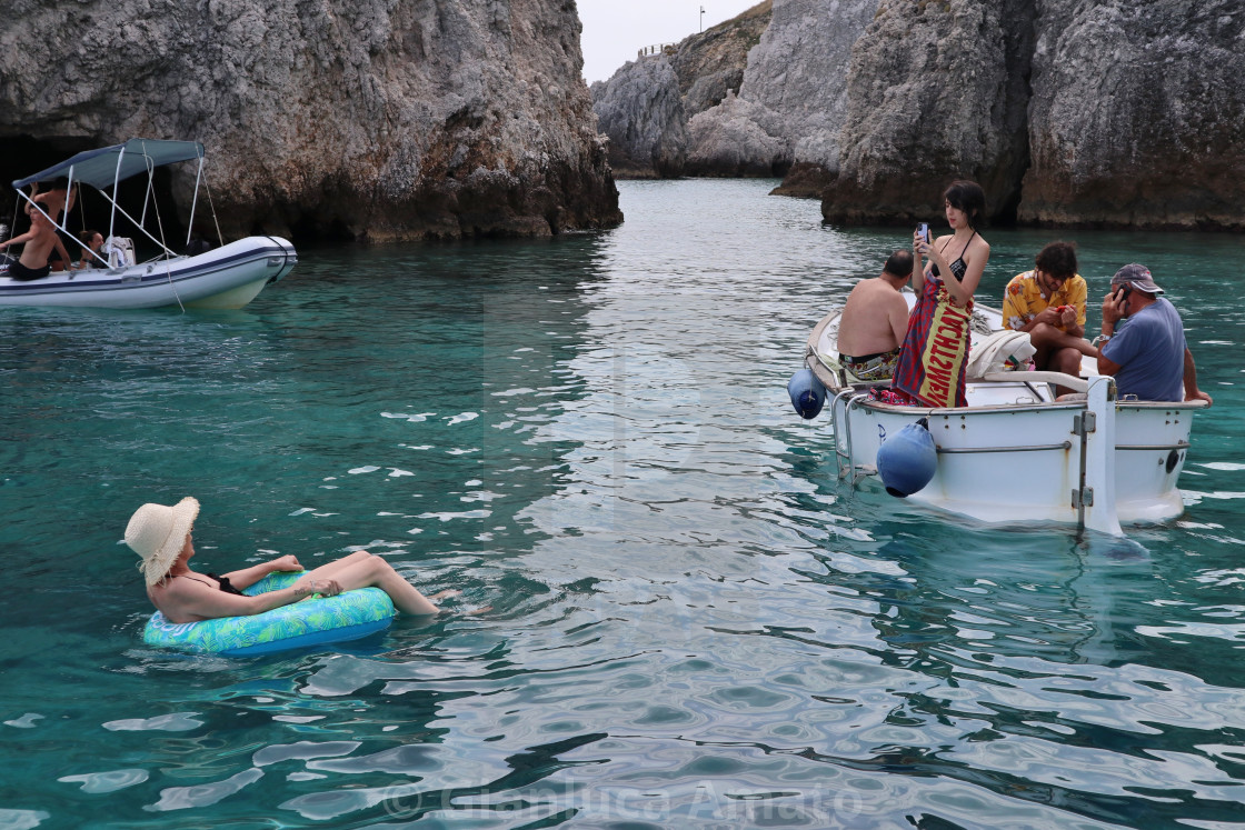 "Isole Tremiti - Turisti a Cala dei Pagliai" stock image