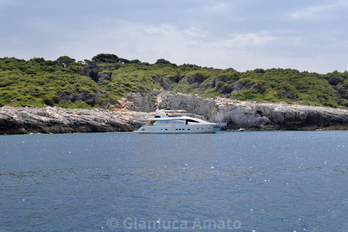 "Isole Tremiti - Yacht ormeggiato a Cala Tramontana" stock image