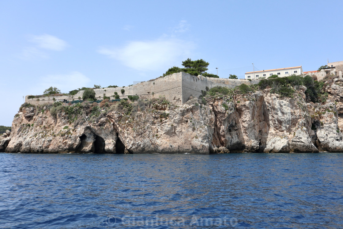 "Isole Tremiti - Costa di sud est dell'Isola di San Nicola dalla barca" stock image