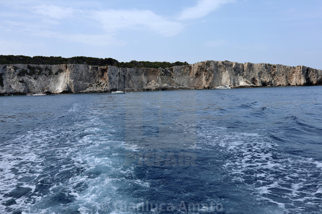 "Isole Tremiti - Scogliera dei Pagliai dalla barca" stock image