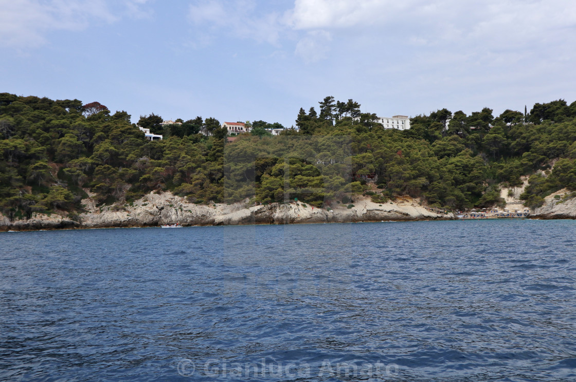 "Isole Tremiti - Scogliera di Cala Matano dalla barca" stock image