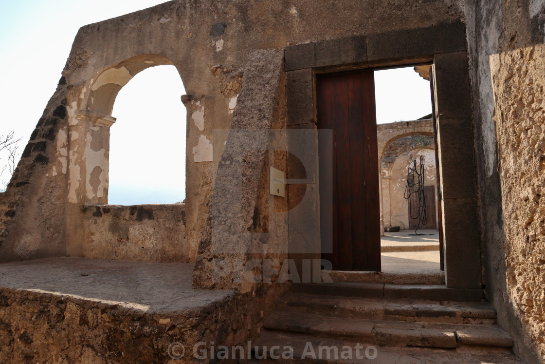 "Ischia - Accesso laterale della Cattedrale dell'Assunta al Castello Aragonese al tramonto" stock image