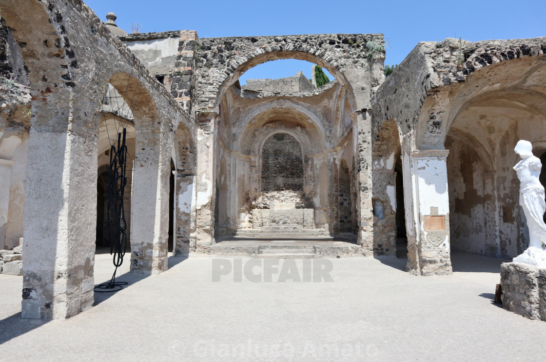 "Ischia - Navata centrale della Cattedrale dell'Assunta al Castello Aragonese" stock image