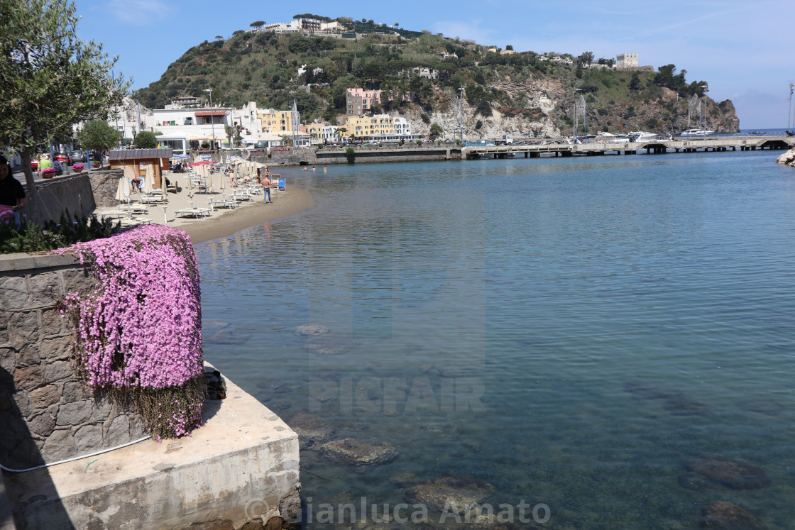 "Lacco Ameno - Scorcio della baia dal lungomare" stock image