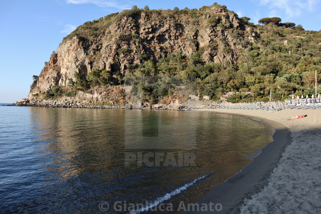 "Ischia - Spiaggia di San Montano dalla terrazza dalla riva" stock image