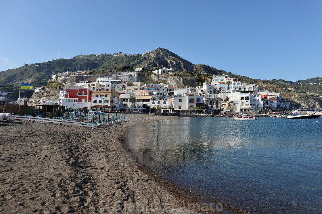 "Sant'Angelo d'Ischia - Spiaggia del porto dall'Isola di Sant'Angelo" stock image