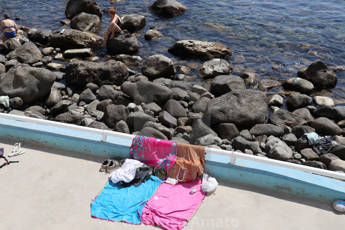 "Ischia - Teli da spiaggia sul Lido di Sorgeto" stock image