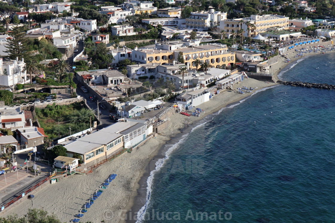 "Forio - Spiaggia di San Francesco dal Belvedere di Zaro di pomeriggio" stock image