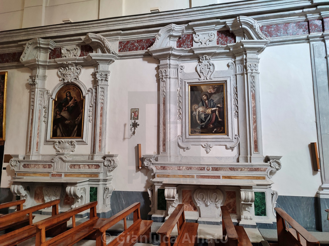 "Ravello - Altari di sinistra della Chiesa di San Francesco" stock image