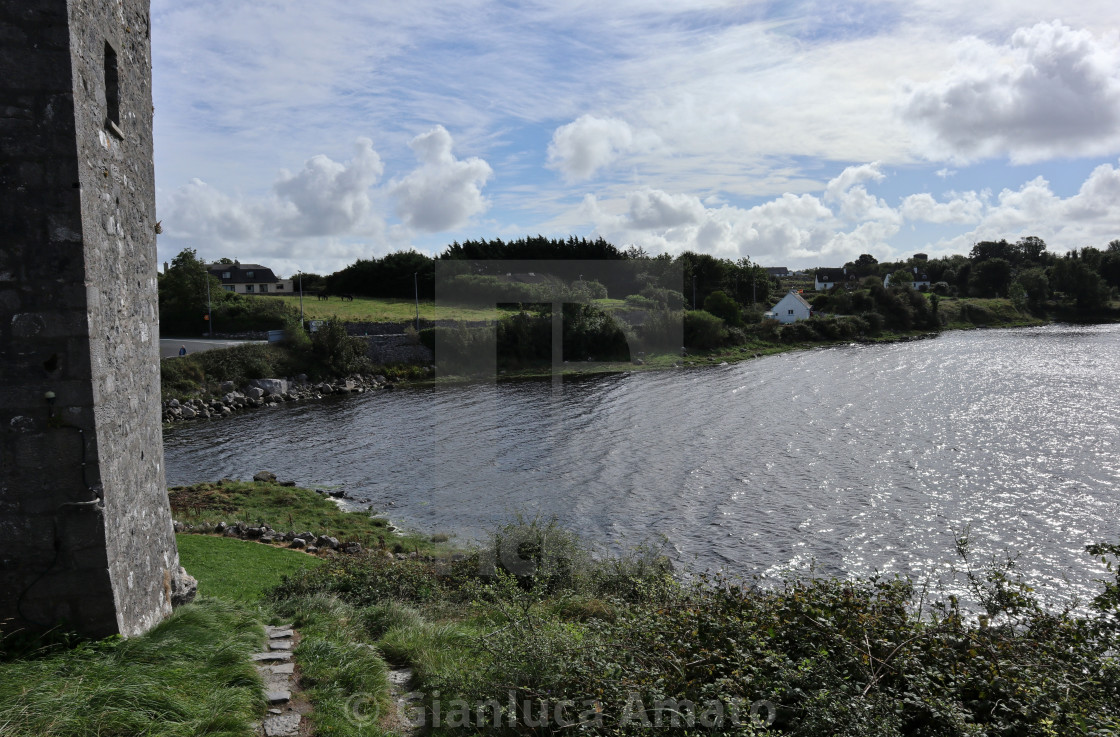 "Kinvara – Scorcio della baia dal Castello Dunguaire" stock image