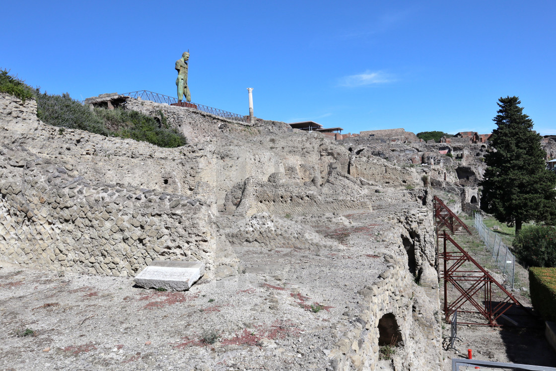 "Pompei - Scorcio della Statua di Dedalo dalla scalinata di accesso" stock image
