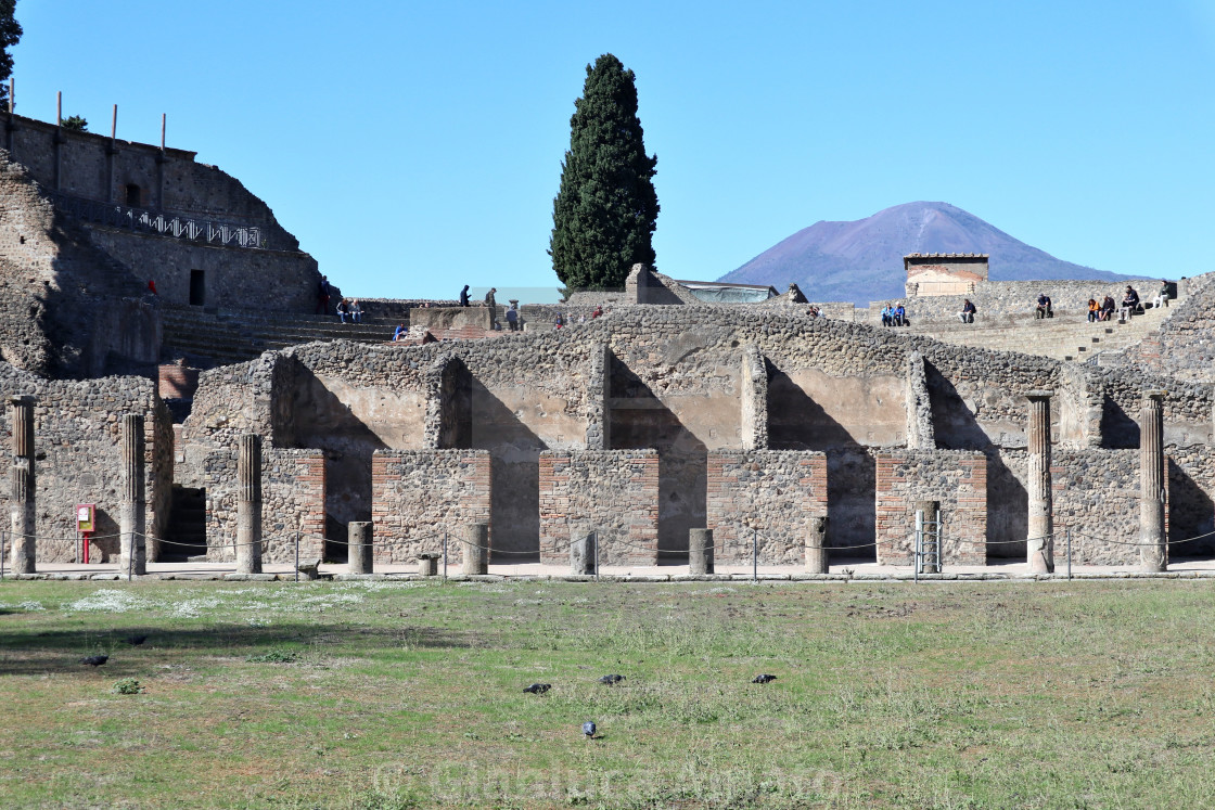 "Pompei - Scorcio del Vesuvio dal Quadriportico dei Teatri" stock image