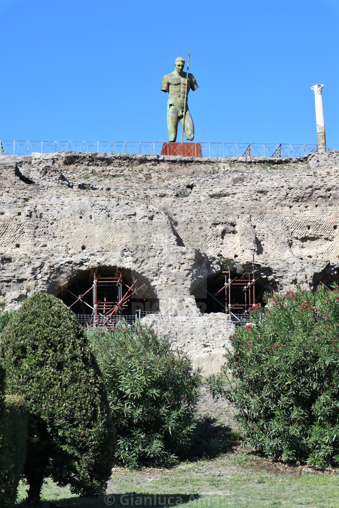 "Pompei - Statua di Dedalo dello scultore polacco Igor Mitoraj da Viale delle Ginestre" stock image