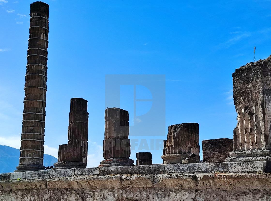 "Pompei - Colonne del Tempio di Giove in Piazza del Foro" stock image