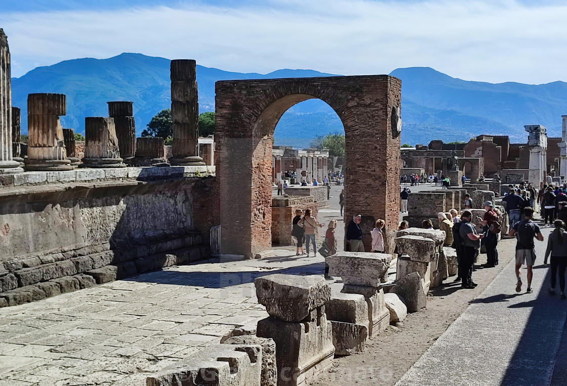 "Pompei - Arco di Augusto nella Piazza del Foro" stock image