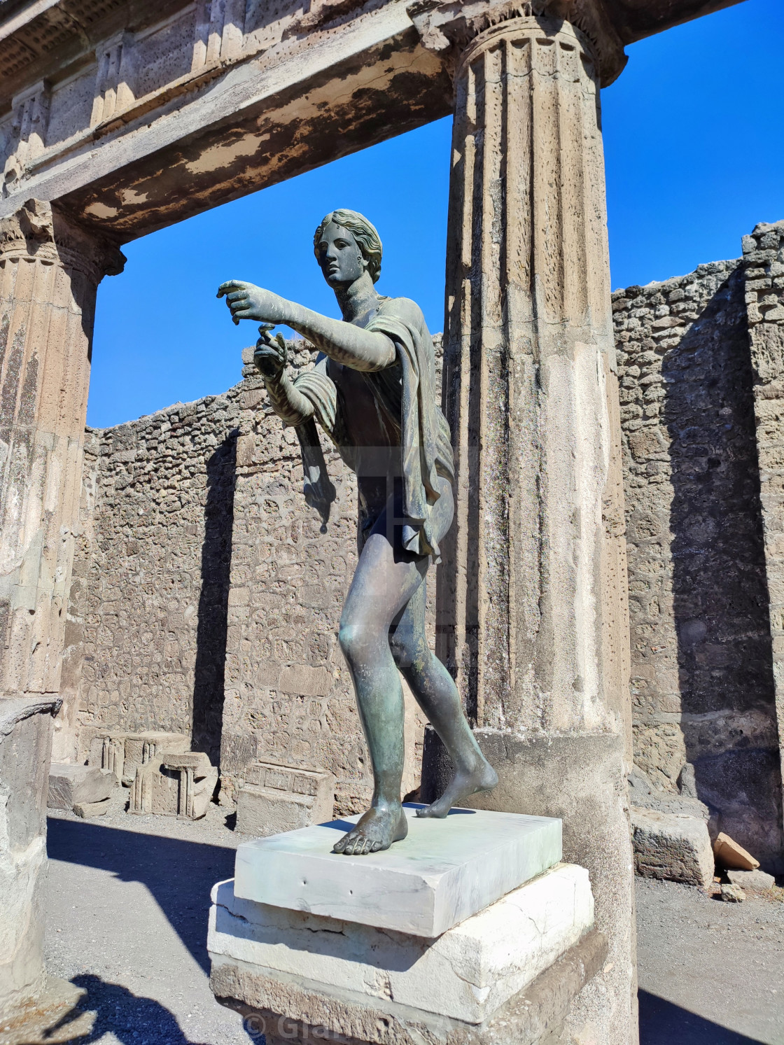 "Pompei - Statua in bronzo nel Tempio di Apollo" stock image